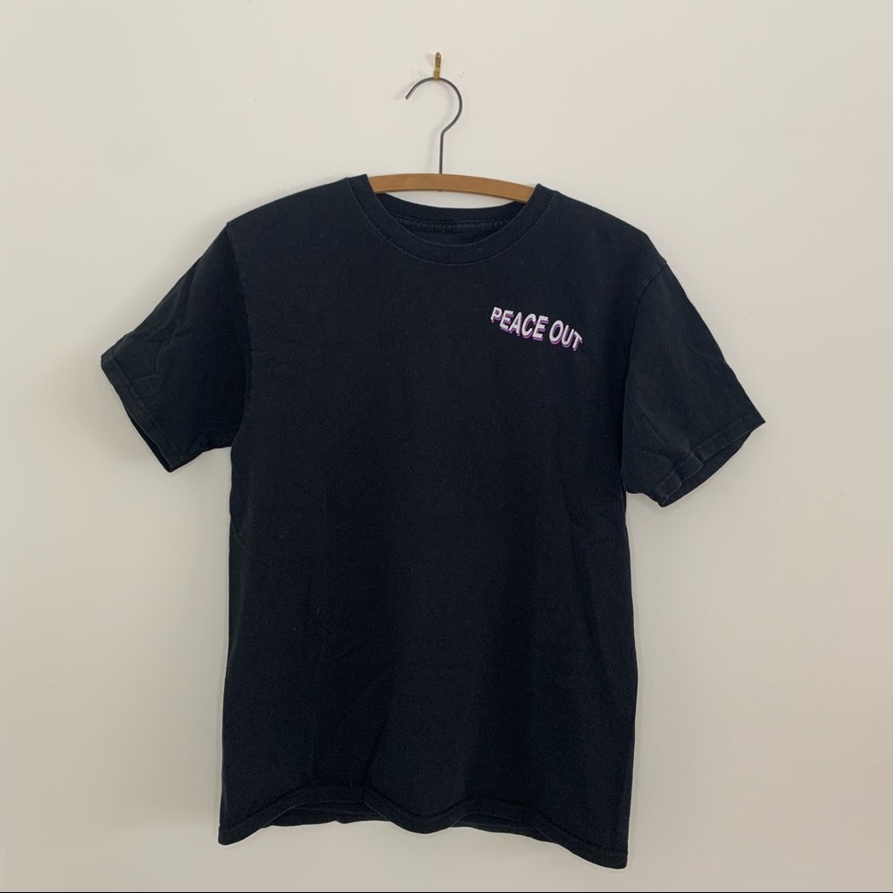 “Peace Out” Graphic T-Shirt